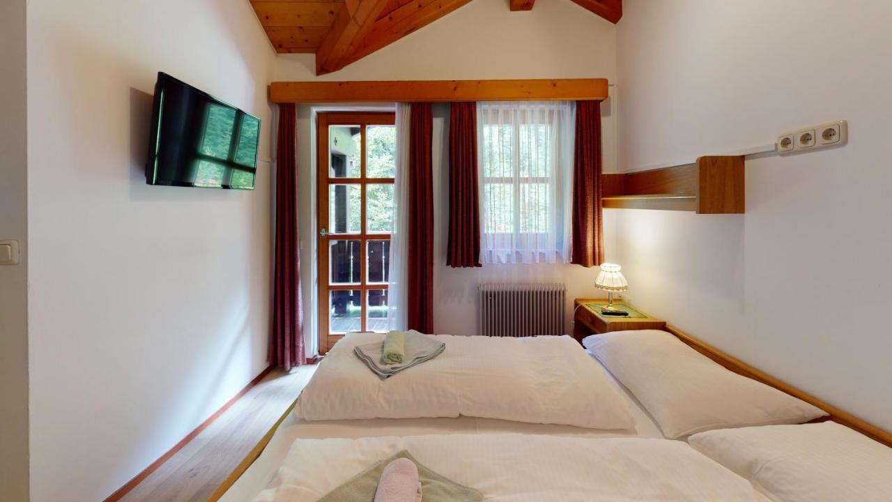 Pension Ledererguetl - Jokercard & Parkplatz Inkl Bed and Breakfast Saalbach-Hinterglemm Eksteriør billede