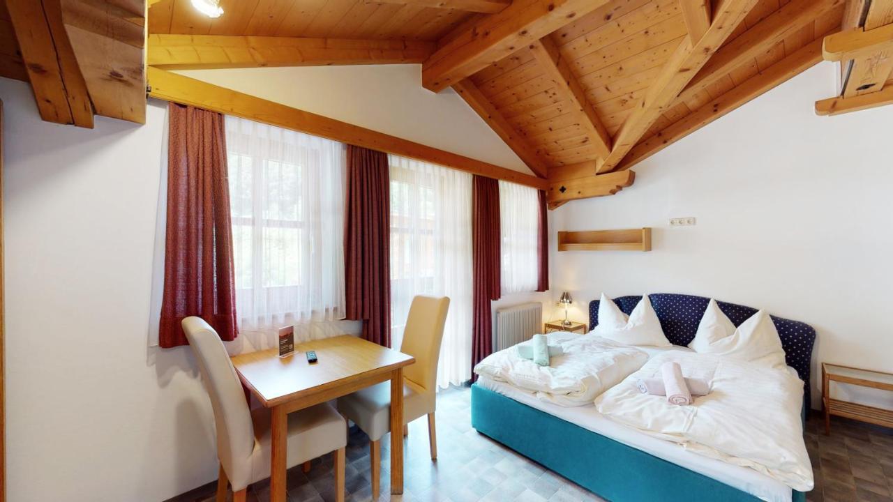 Pension Ledererguetl - Jokercard & Parkplatz Inkl Bed and Breakfast Saalbach-Hinterglemm Eksteriør billede