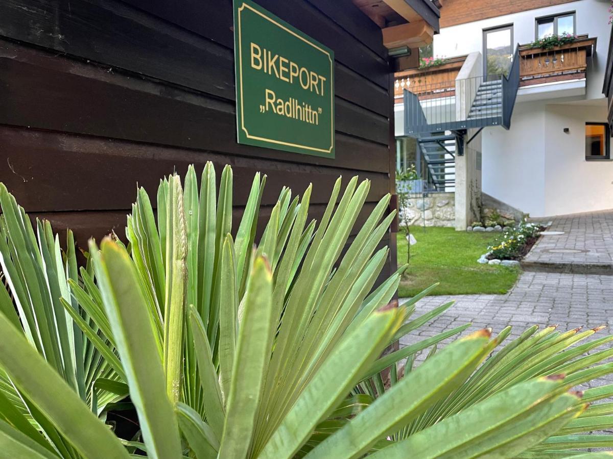 Pension Ledererguetl - Jokercard & Parkplatz Inkl Bed and Breakfast Saalbach-Hinterglemm Eksteriør billede