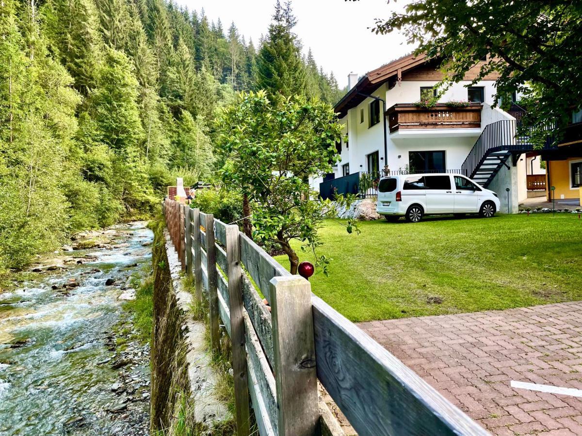 Pension Ledererguetl - Jokercard & Parkplatz Inkl Bed and Breakfast Saalbach-Hinterglemm Eksteriør billede