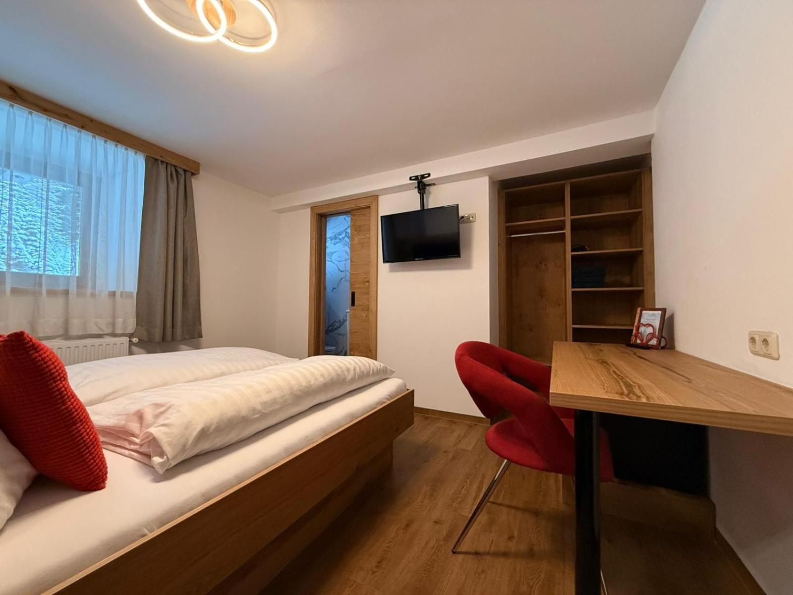 Pension Ledererguetl - Jokercard & Parkplatz Inkl Bed and Breakfast Saalbach-Hinterglemm Eksteriør billede